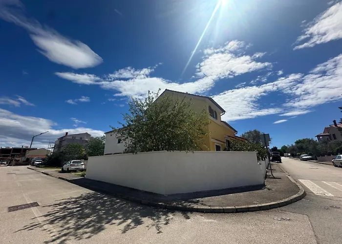 Cozy Abazi דירה פולה